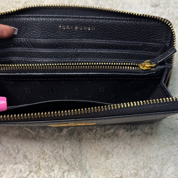 Tory Burch Black Pebbled Leather Britten Zip Wallet - Picture 8 of 11